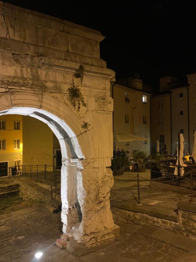 Appartamento Trieste San Giusto Bagian luar foto